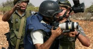 "وفا": 31 انتهاكا إسرائيليا بحق الصحفيين خلال الشهر الماضي