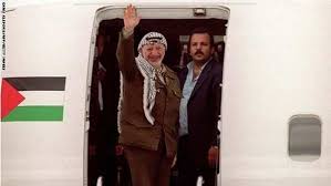 مسدس ياسر عرفات وبدلته