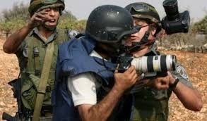 قوات الاحتلال تمنع عددا من المشاركين في مؤتمر الصحفيين الدولي من دخول الأراضي الفلسطينية