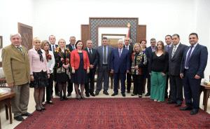 الرئيس يستقبل وفدا أكاديميا رومانيا