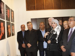 دلال القيسي افتتحت معرضها فلسطين وجهتنا في دار الندوة