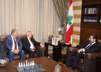 التميمي يطلع الحريري على آخر التطورات على الساحة الفلسطينية