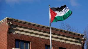 رفع علم فلسطين في مقر منظمة "اليونسكو" عام 2011
