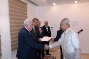 الرئيس يتقبل أوراق اعتماد سفير الفلبين غير المقيم لدى فلسطين