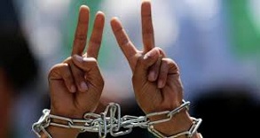 أسرى معتقل "حوارة" يرجعون وجبات الطعام احتجاجاً على ظروف اعتقالهم اللاّإنسانية