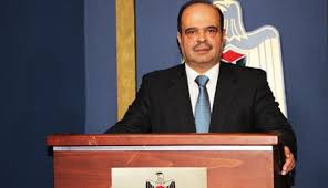 المحمود يؤكد إصابة اثنين من مرافقي رئيس الوزراء في هجوم للمستوطنين