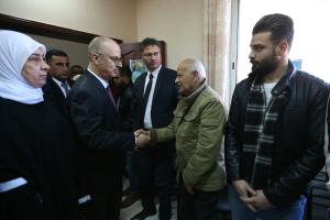 الحمد الله يقدم واجب العزاء بالشهيد حمدان العارضة