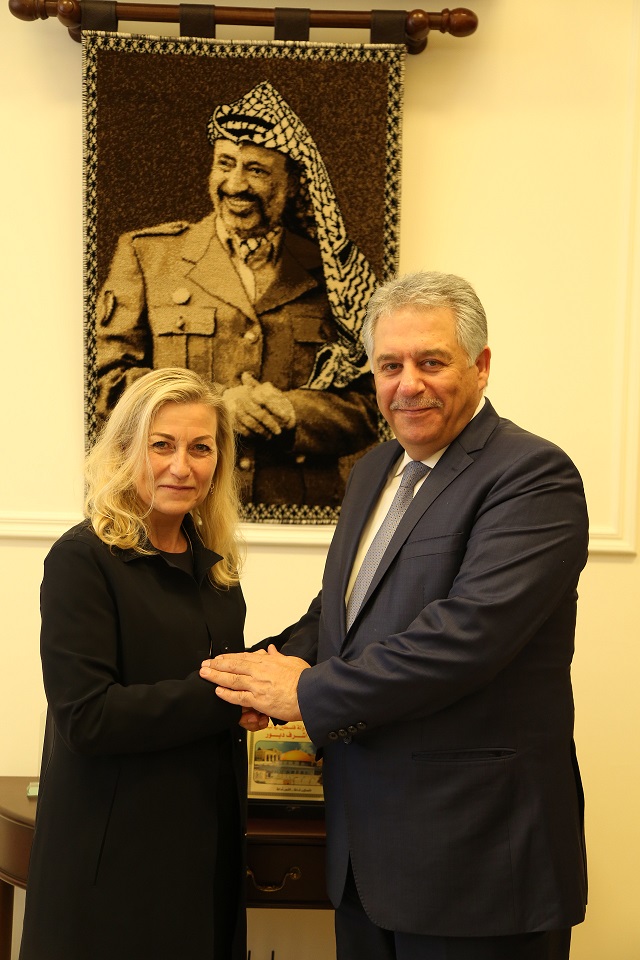 دبور يلتقي سفيرة النروج