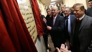 الحمد الله يفتتح عددا من المشاريع الصحية ويترأس اجتماعا للأمن بنابلس