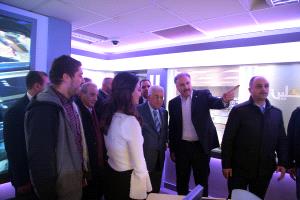 الرئيس يتفقد مقر الهيئة العامة للإذاعة والتلفزيون في رام الله