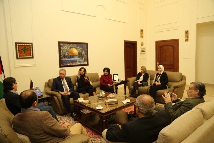 دبور يستقبل وفداً بيروتياً