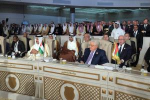 الرئيس أمام قمة تونس: لم يعد باستطاعتنا تحمل الوضع القائم وسنضطر لاتخاذ خطوات مصيرية