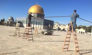 استعدادا لشهر رمضان: نصب مظلات في الأقصى والحسيني يترأس اجتماعا للمؤسسات المقدسية