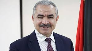 اشتية وأعضاء حكومته يعيدون أداء اليمين القانونية امام الرئيس