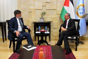 اشتية يبحث مع ممثل كندا والسفير الياباني سبل تعزيز التعاون