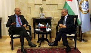 اشتية يبحث مع مسؤول أممي إمكانيات توحيد جهود التنمية