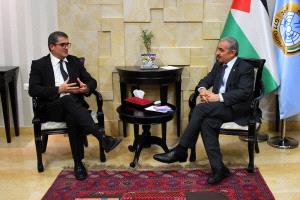 اشتية يبحث مع المبعوث السويسري لعملية السلام آخر التطورات السياسية