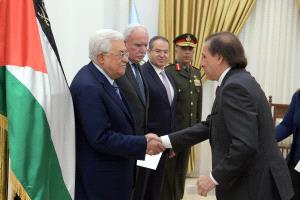 الرئيس يتقبل أوراق اعتماد رئيس مكتب تمثيل تشيلي لدى فلسطين