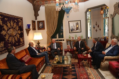 الاحمد يلتقي رئيس الحزب التقدمي الاشتراكي وليد جنبلاط