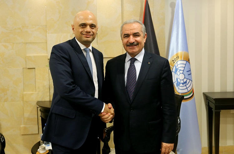 خلال لقائه وزيراً بريطانيا: اشتية يطالب بريطانيا بالضغط على إسرائيل للإفراج عن أموال المقاصة كاملة
