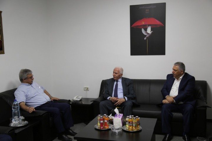 الاحمد يلتقي الامين العام للحزب الشيوعي اللبناني حنا غريب