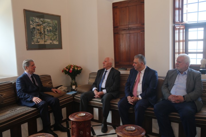 الاحمد يلتقي الرئيس اللبناني الاسبق امين الجميل