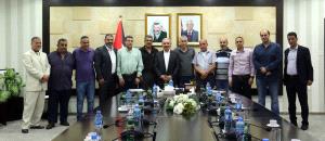 اشتية يلتقي فعاليات مخيم قلنديا وشبيبة جامعة القدس المفتوحة