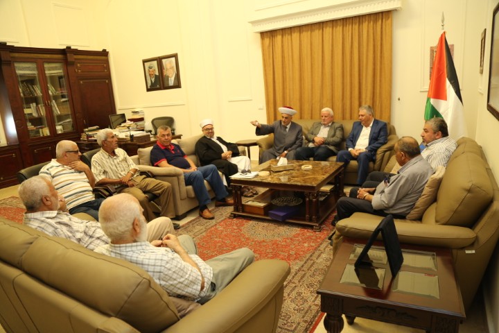 دبور يستقبل وفداً من اللجنة الشعبية ولجنة رعاية المساجد في مخيم البداوي