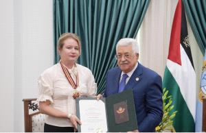 الرئيس يقلد سفيرة بولندا "نجمة القدس" من وسام القدس