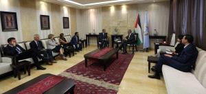 اشتية يلتقي وفدا من منظمة هيومن رايتس ووتش