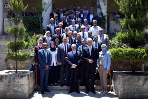 اشتية: الأولوية في المنح الدراسية ستكون للفقراء والمتفوقين وأبناء الشهداء والأسرى