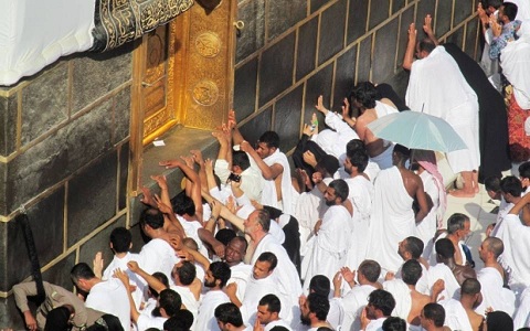 الرئيس يطمئن على أوضاع حجاج فلسطين