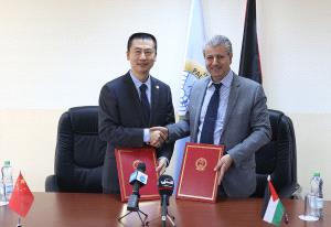 أمين عام مجلس الوزراء يوقع اتفاقية مع الحكومة الصينية بقيمة 15 مليون دولار لتنفيذ مشاريع