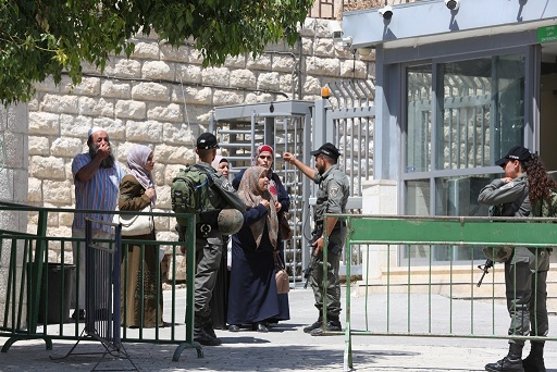 تمهيدا لاقتحام نتنياهو: الاحتلال يغلق محال تجارية ويخلي المدارس بالبلدة القديمة من الخليل