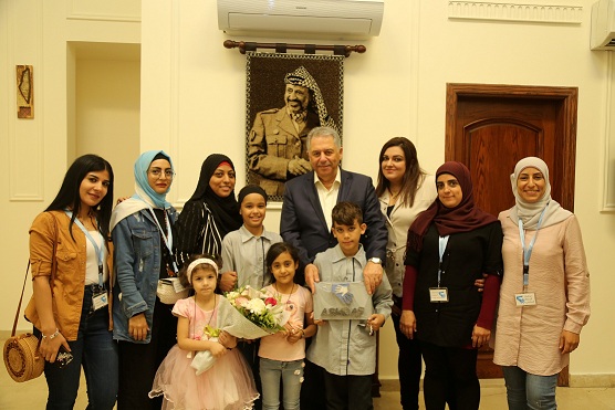 السفير دبور يستقبل وفداً من برنامج الدعم المدرسي في الاونروا