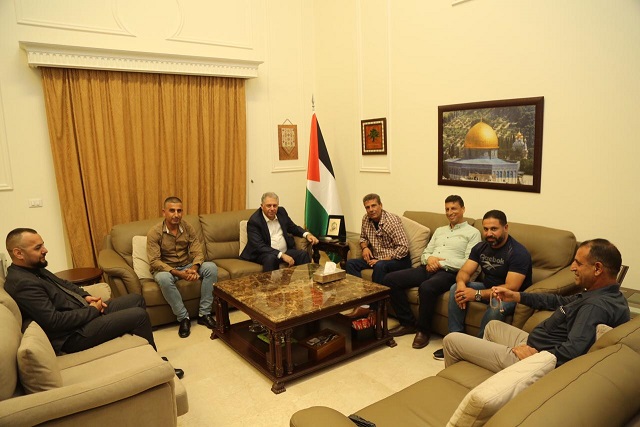 السفير دبور يلتقي وفداً من اقليم حركة فتح واللجان الشعبية في محافظة جنين
