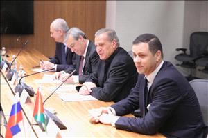 أبو ردينة يبحث مع وزير الاعلام الروسي إنجاز مذكرة تفاهم