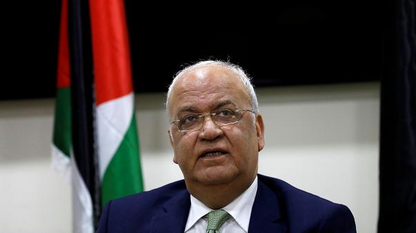 عريقات: الذي يطرح مشاريع وخطط الابرثايد وشرعنة الاحتلال هو من يتحمل مسؤولية تعميق العنف