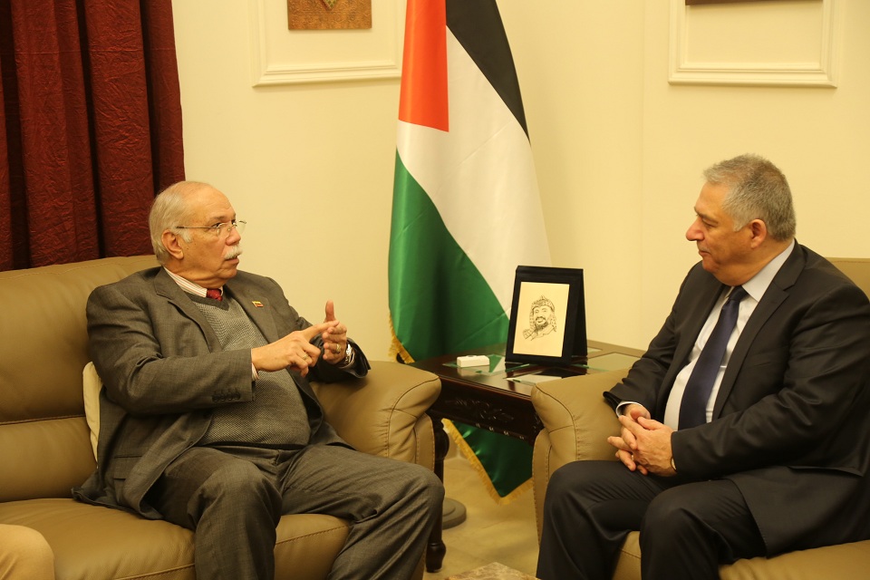 دبور يستقبل سفير فنزويلا