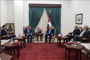 الرئيس يستقبل السفير القطري