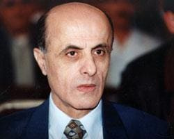 الرئيس يأمر بتنكيس الأعلام ويعلن الحداد ليوم واحد على وفاة الفقيد الكبير محسن إبراهيم