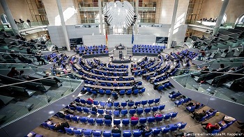 البرلمان الألماني يصوّت على مشروع قرار يؤكد على التمسك بحل الدولتين