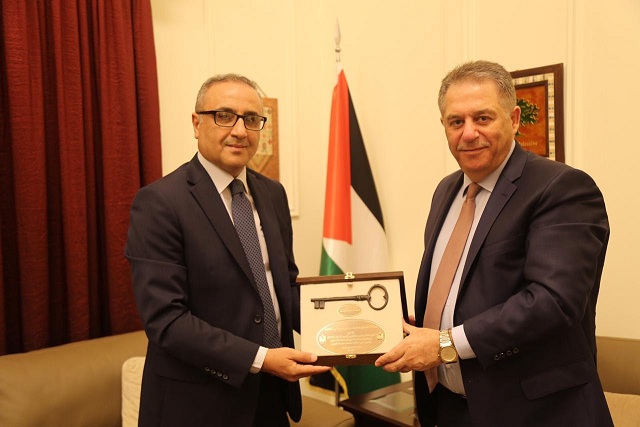 السفير دبور يكرم السفير التونسي في لبنان