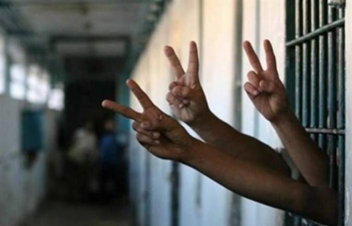 الأسير ماهر الأخرس يواصل إضرابه عن الطعام لليوم 15 رفضا لاعتقاله الإداري
