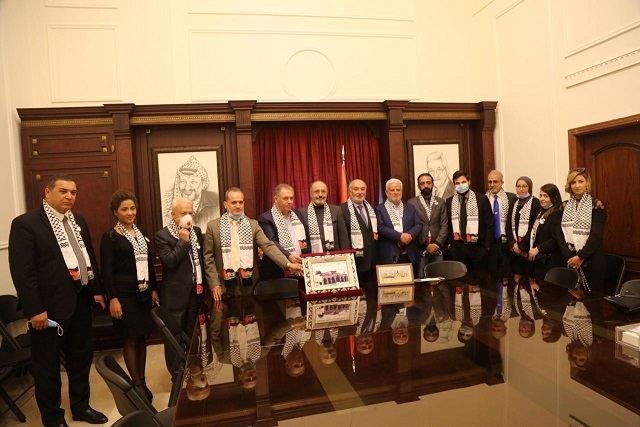 السفير دبور يستقبل وفداً من قناة الميادين برئاسة بن جدو