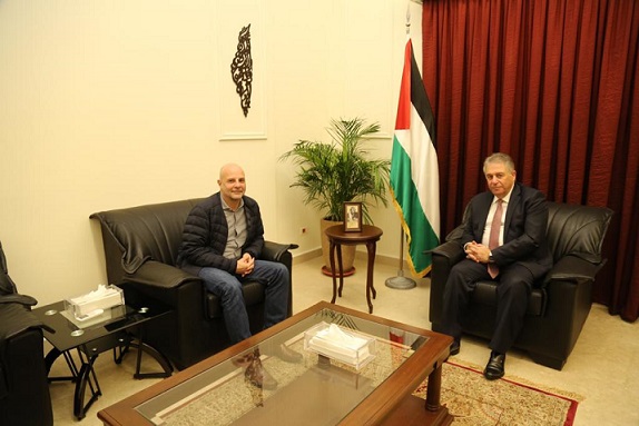 السفير دبور يلتقي مدير شؤون الاونروا في لبنان