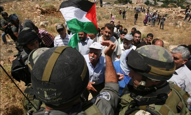 الاحتلال يقمع مسيرة قرب المدخل الشمالي لمدينة البيرة