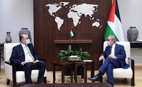 اشتية يدعو "اليونسيف" لمتابعة جرائم الاحتلال بحق الأطفال