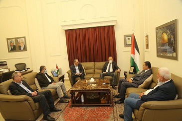 وفد من الحزب الاشتراكي واللقاء الديمقراطي زار سفارة فلسطين متضامناً