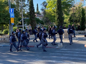 تواصل انتهاكات الاحتلال: اقتحام الأقصى وقمع وقفة في سلوان واعتقالات وإصابات مختلفة